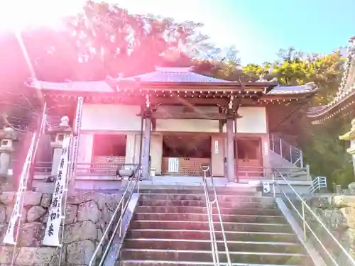医王寺の本殿・本堂