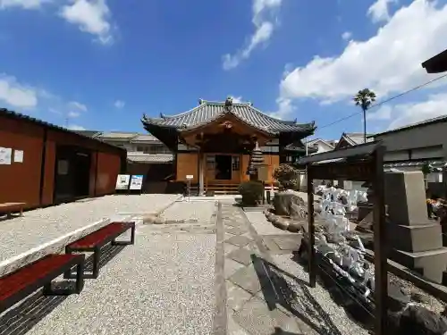 春岳院の{uncategorized: "未分類", other: "その他", undefined: "問題あり", building: "その他建物", grave: "お墓", sacred_gate: "鳥居", guardian: "狛犬", statue: "像", buddha: "仏像", history: "歴史", nature: "自然", garden: "庭園", animal: "動物", pagoda: "塔", temizu: "手水舎", mountain_gate: "山門・神門", sanctuary: "本殿・本堂", subordinate: "末社・摂社", art: "芸術", scenery: "景色", jizo: "地蔵", ema: "絵馬", goshuin: "御朱印", omikuji: "おみくじ", items: "授与品その他", amulet: "お守り", goshuincho: "御朱印帳", eats: "食事", festival: "お祭り", votive_dance: "神楽", shichigosan: "七五三参", wedding: "結婚式", experience: "体験その他", initially: "初詣", around: "周辺", anti_infection: "感染症対策"}
