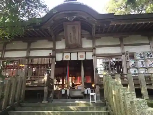 敢國神社の本殿