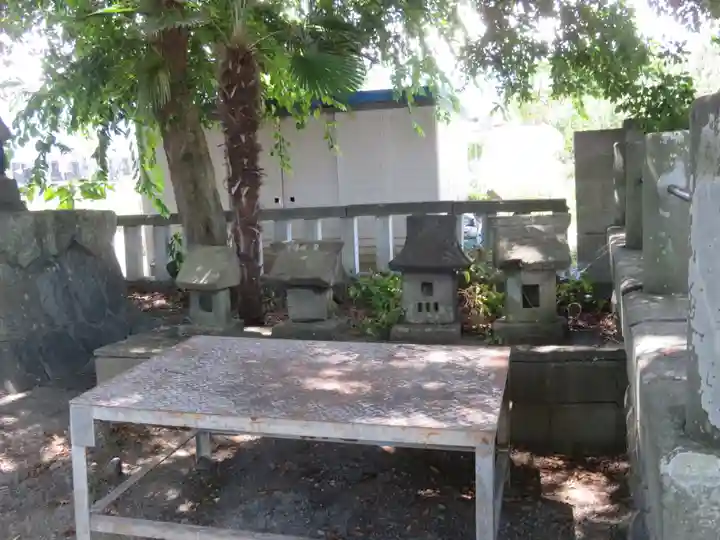 巨摩八幡宮の末社・摂社