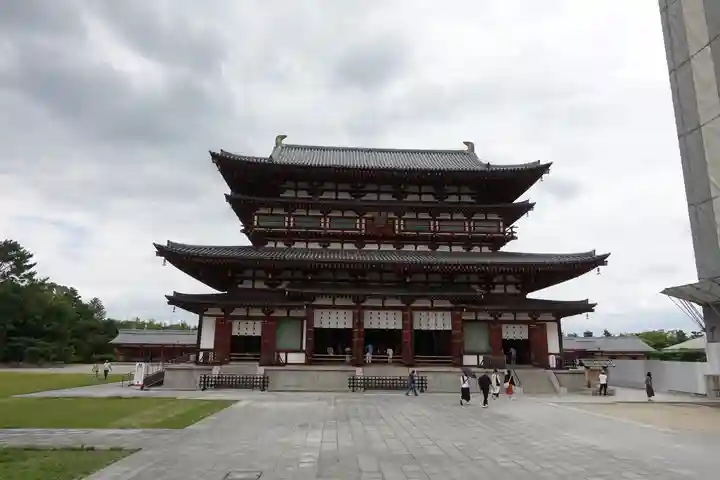 薬師寺の本殿・本堂