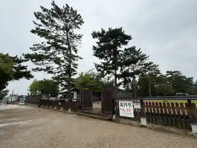 興福寺 北円堂の{uncategorized: "未分類", other: "その他", undefined: "問題あり", building: "その他建物", grave: "お墓", sacred_gate: "鳥居", guardian: "狛犬", statue: "像", buddha: "仏像", history: "歴史", nature: "自然", garden: "庭園", animal: "動物", pagoda: "塔", temizu: "手水舎", mountain_gate: "山門・神門", sanctuary: "本殿・本堂", subordinate: "末社・摂社", art: "芸術", scenery: "景色", jizo: "地蔵", ema: "絵馬", goshuin: "御朱印", omikuji: "おみくじ", items: "授与品その他", amulet: "お守り", goshuincho: "御朱印帳", eats: "食事", festival: "お祭り", votive_dance: "神楽", shichigosan: "七五三参", wedding: "結婚式", experience: "体験その他", initially: "初詣", around: "周辺", anti_infection: "感染症対策"}
