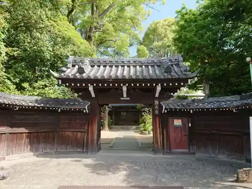 願成寺の山門