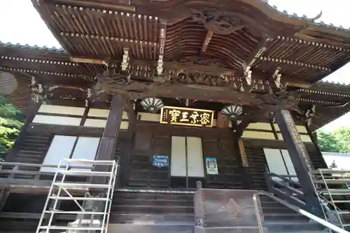 三寳寺の本殿・本堂