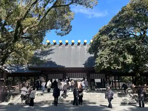 熱田神宮の{uncategorized: "未分類", other: "その他", undefined: "問題あり", building: "その他建物", grave: "お墓", sacred_gate: "鳥居", guardian: "狛犬", statue: "像", buddha: "仏像", history: "歴史", nature: "自然", garden: "庭園", animal: "動物", pagoda: "塔", temizu: "手水舎", mountain_gate: "山門・神門", sanctuary: "本殿・本堂", subordinate: "末社・摂社", art: "芸術", scenery: "景色", jizo: "地蔵", ema: "絵馬", goshuin: "御朱印", omikuji: "おみくじ", items: "授与品その他", amulet: "お守り", goshuincho: "御朱印帳", eats: "食事", festival: "お祭り", votive_dance: "神楽", shichigosan: "七五三参", wedding: "結婚式", experience: "体験その他", initially: "初詣", around: "周辺", anti_infection: "感染症対策"}
