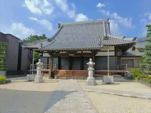 法春寺の本殿・本堂