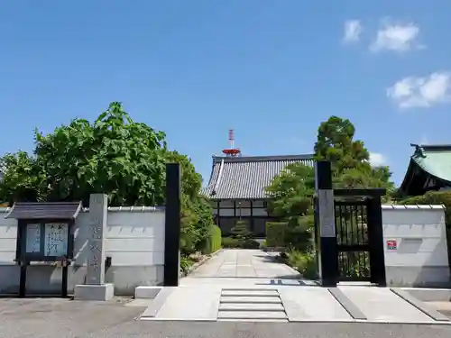 龍谷寺の山門