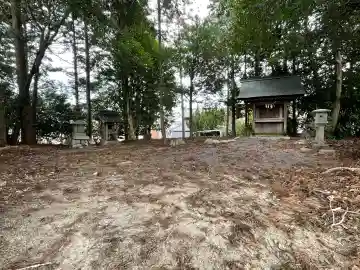 十二神社の{uncategorized: "未分類", other: "その他", undefined: "問題あり", building: "その他建物", grave: "お墓", sacred_gate: "鳥居", guardian: "狛犬", statue: "像", buddha: "仏像", history: "歴史", nature: "自然", garden: "庭園", animal: "動物", pagoda: "塔", temizu: "手水舎", mountain_gate: "山門・神門", sanctuary: "本殿・本堂", subordinate: "末社・摂社", art: "芸術", scenery: "景色", jizo: "地蔵", ema: "絵馬", goshuin: "御朱印", omikuji: "おみくじ", items: "授与品その他", amulet: "お守り", goshuincho: "御朱印帳", eats: "食事", festival: "お祭り", votive_dance: "神楽", shichigosan: "七五三参", wedding: "結婚式", experience: "体験その他", initially: "初詣", around: "周辺", anti_infection: "感染症対策"}
