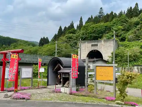 トンネル神社(青森県)