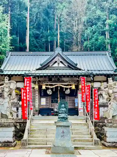 金剛山瑞峯寺(金剛不動尊) の{uncategorized: "未分類", other: "その他", undefined: "問題あり", building: "その他建物", grave: "お墓", sacred_gate: "鳥居", guardian: "狛犬", statue: "像", buddha: "仏像", history: "歴史", nature: "自然", garden: "庭園", animal: "動物", pagoda: "塔", temizu: "手水舎", mountain_gate: "山門・神門", sanctuary: "本殿・本堂", subordinate: "末社・摂社", art: "芸術", scenery: "景色", jizo: "地蔵", ema: "絵馬", goshuin: "御朱印", omikuji: "おみくじ", items: "授与品その他", amulet: "お守り", goshuincho: "御朱印帳", eats: "食事", festival: "お祭り", votive_dance: "神楽", shichigosan: "七五三参", wedding: "結婚式", experience: "体験その他", initially: "初詣", around: "周辺", anti_infection: "感染症対策"}