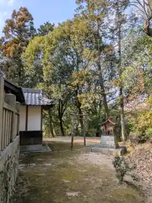 畑神社の{uncategorized: "未分類", other: "その他", undefined: "問題あり", building: "その他建物", grave: "お墓", sacred_gate: "鳥居", guardian: "狛犬", statue: "像", buddha: "仏像", history: "歴史", nature: "自然", garden: "庭園", animal: "動物", pagoda: "塔", temizu: "手水舎", mountain_gate: "山門・神門", sanctuary: "本殿・本堂", subordinate: "末社・摂社", art: "芸術", scenery: "景色", jizo: "地蔵", ema: "絵馬", goshuin: "御朱印", omikuji: "おみくじ", items: "授与品その他", amulet: "お守り", goshuincho: "御朱印帳", eats: "食事", festival: "お祭り", votive_dance: "神楽", shichigosan: "七五三参", wedding: "結婚式", experience: "体験その他", initially: "初詣", around: "周辺", anti_infection: "感染症対策"}