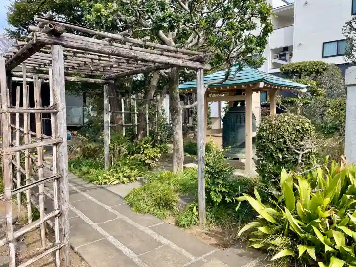 西迎寺の{uncategorized: "未分類", other: "その他", undefined: "問題あり", building: "その他建物", grave: "お墓", sacred_gate: "鳥居", guardian: "狛犬", statue: "像", buddha: "仏像", history: "歴史", nature: "自然", garden: "庭園", animal: "動物", pagoda: "塔", temizu: "手水舎", mountain_gate: "山門・神門", sanctuary: "本殿・本堂", subordinate: "末社・摂社", art: "芸術", scenery: "景色", jizo: "地蔵", ema: "絵馬", goshuin: "御朱印", omikuji: "おみくじ", items: "授与品その他", amulet: "お守り", goshuincho: "御朱印帳", eats: "食事", festival: "お祭り", votive_dance: "神楽", shichigosan: "七五三参", wedding: "結婚式", experience: "体験その他", initially: "初詣", around: "周辺", anti_infection: "感染症対策"}