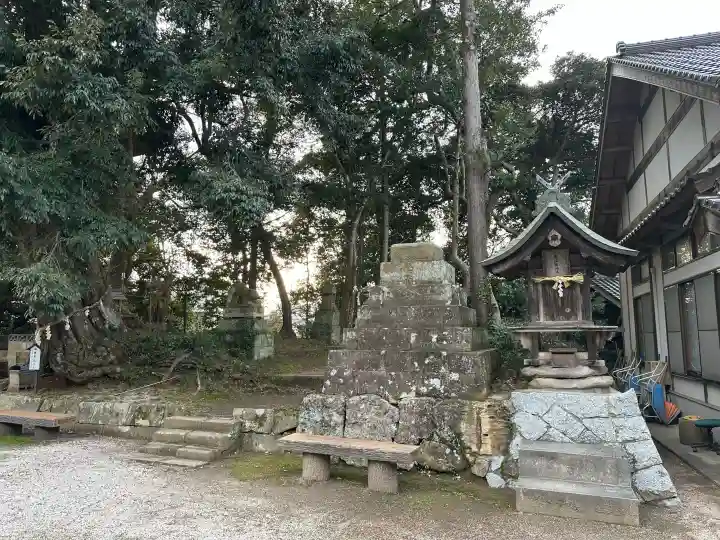 揖夜神社の{uncategorized: "未分類", other: "その他", undefined: "問題あり", building: "その他建物", grave: "お墓", sacred_gate: "鳥居", guardian: "狛犬", statue: "像", buddha: "仏像", history: "歴史", nature: "自然", garden: "庭園", animal: "動物", pagoda: "塔", temizu: "手水舎", mountain_gate: "山門・神門", sanctuary: "本殿・本堂", subordinate: "末社・摂社", art: "芸術", scenery: "景色", jizo: "地蔵", ema: "絵馬", goshuin: "御朱印", omikuji: "おみくじ", items: "授与品その他", amulet: "お守り", goshuincho: "御朱印帳", eats: "食事", festival: "お祭り", votive_dance: "神楽", shichigosan: "七五三参", wedding: "結婚式", experience: "体験その他", initially: "初詣", around: "周辺", anti_infection: "感染症対策"}