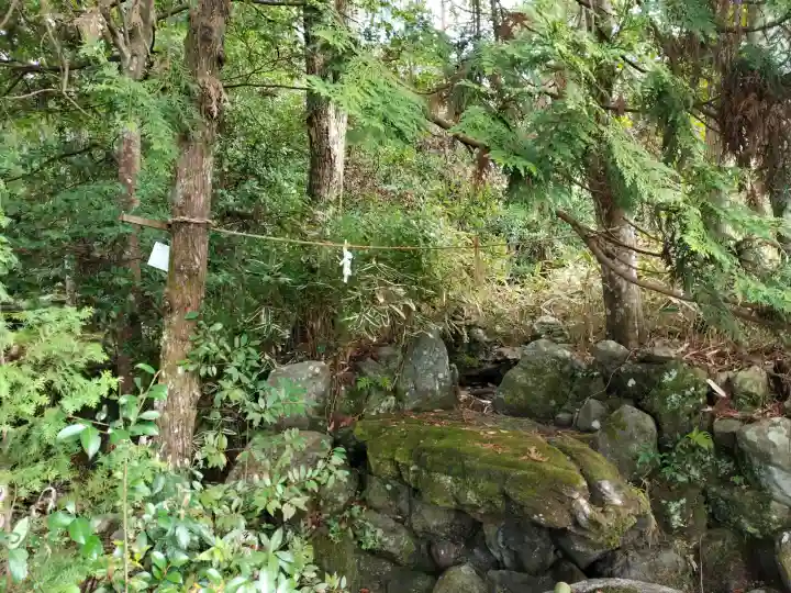 與能神社の{uncategorized: "未分類", other: "その他", undefined: "問題あり", building: "その他建物", grave: "お墓", sacred_gate: "鳥居", guardian: "狛犬", statue: "像", buddha: "仏像", history: "歴史", nature: "自然", garden: "庭園", animal: "動物", pagoda: "塔", temizu: "手水舎", mountain_gate: "山門・神門", sanctuary: "本殿・本堂", subordinate: "末社・摂社", art: "芸術", scenery: "景色", jizo: "地蔵", ema: "絵馬", goshuin: "御朱印", omikuji: "おみくじ", items: "授与品その他", amulet: "お守り", goshuincho: "御朱印帳", eats: "食事", festival: "お祭り", votive_dance: "神楽", shichigosan: "七五三参", wedding: "結婚式", experience: "体験その他", initially: "初詣", around: "周辺", anti_infection: "感染症対策"}