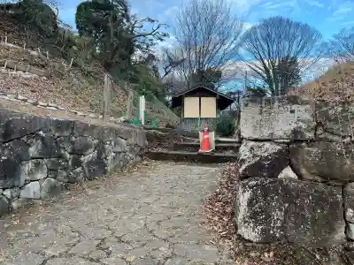 御嶽神社の{uncategorized: "未分類", other: "その他", undefined: "問題あり", building: "その他建物", grave: "お墓", sacred_gate: "鳥居", guardian: "狛犬", statue: "像", buddha: "仏像", history: "歴史", nature: "自然", garden: "庭園", animal: "動物", pagoda: "塔", temizu: "手水舎", mountain_gate: "山門・神門", sanctuary: "本殿・本堂", subordinate: "末社・摂社", art: "芸術", scenery: "景色", jizo: "地蔵", ema: "絵馬", goshuin: "御朱印", omikuji: "おみくじ", items: "授与品その他", amulet: "お守り", goshuincho: "御朱印帳", eats: "食事", festival: "お祭り", votive_dance: "神楽", shichigosan: "七五三参", wedding: "結婚式", experience: "体験その他", initially: "初詣", around: "周辺", anti_infection: "感染症対策"}