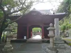 那古寺の山門