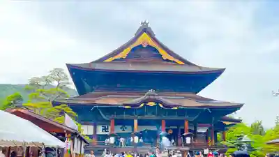 善光寺の本殿・本堂