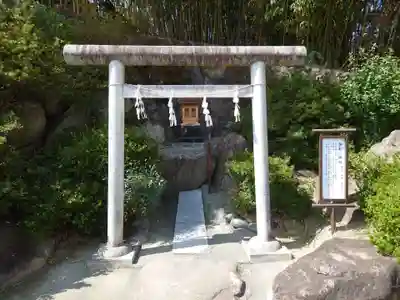 差出磯大嶽山神社 仕事と健康と厄よけの神さまの末社・摂社