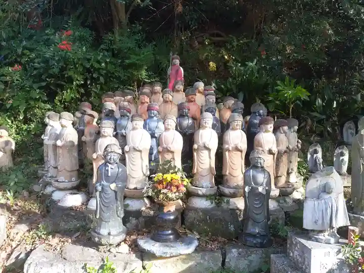 中之院(嵓窟山根本中院)の地蔵