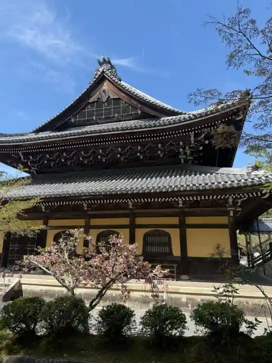 南禅寺の{uncategorized: "未分類", other: "その他", undefined: "問題あり", building: "その他建物", grave: "お墓", sacred_gate: "鳥居", guardian: "狛犬", statue: "像", buddha: "仏像", history: "歴史", nature: "自然", garden: "庭園", animal: "動物", pagoda: "塔", temizu: "手水舎", mountain_gate: "山門・神門", sanctuary: "本殿・本堂", subordinate: "末社・摂社", art: "芸術", scenery: "景色", jizo: "地蔵", ema: "絵馬", goshuin: "御朱印", omikuji: "おみくじ", items: "授与品その他", amulet: "お守り", goshuincho: "御朱印帳", eats: "食事", festival: "お祭り", votive_dance: "神楽", shichigosan: "七五三参", wedding: "結婚式", experience: "体験その他", initially: "初詣", around: "周辺", anti_infection: "感染症対策"}