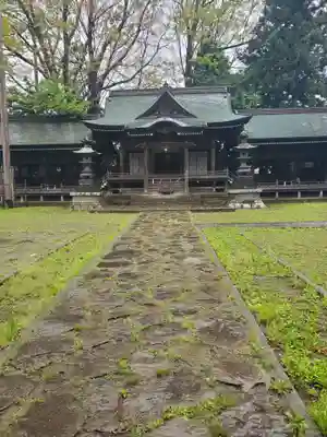 諏訪護国神社の本殿・本堂