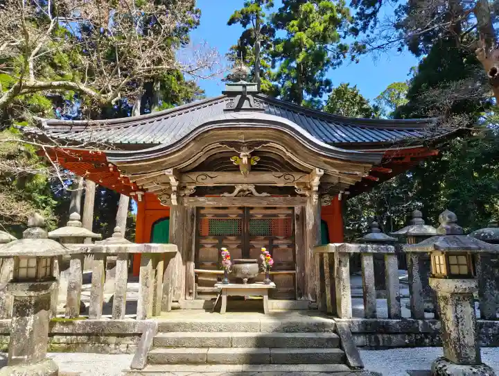 比叡山延暦寺の{uncategorized: "未分類", other: "その他", undefined: "問題あり", building: "その他建物", grave: "お墓", sacred_gate: "鳥居", guardian: "狛犬", statue: "像", buddha: "仏像", history: "歴史", nature: "自然", garden: "庭園", animal: "動物", pagoda: "塔", temizu: "手水舎", mountain_gate: "山門・神門", sanctuary: "本殿・本堂", subordinate: "末社・摂社", art: "芸術", scenery: "景色", jizo: "地蔵", ema: "絵馬", goshuin: "御朱印", omikuji: "おみくじ", items: "授与品その他", amulet: "お守り", goshuincho: "御朱印帳", eats: "食事", festival: "お祭り", votive_dance: "神楽", shichigosan: "七五三参", wedding: "結婚式", experience: "体験その他", initially: "初詣", around: "周辺", anti_infection: "感染症対策"}