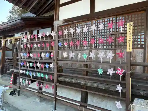 飛驒護國神社の{uncategorized: "未分類", other: "その他", undefined: "問題あり", building: "その他建物", grave: "お墓", sacred_gate: "鳥居", guardian: "狛犬", statue: "像", buddha: "仏像", history: "歴史", nature: "自然", garden: "庭園", animal: "動物", pagoda: "塔", temizu: "手水舎", mountain_gate: "山門・神門", sanctuary: "本殿・本堂", subordinate: "末社・摂社", art: "芸術", scenery: "景色", jizo: "地蔵", ema: "絵馬", goshuin: "御朱印", omikuji: "おみくじ", items: "授与品その他", amulet: "お守り", goshuincho: "御朱印帳", eats: "食事", festival: "お祭り", votive_dance: "神楽", shichigosan: "七五三参", wedding: "結婚式", experience: "体験その他", initially: "初詣", around: "周辺", anti_infection: "感染症対策"}