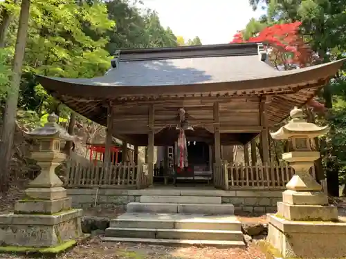 白石神社の本殿・本堂