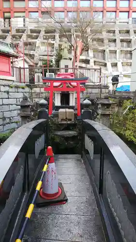 開運出世稲荷(延命院境内社)の鳥居