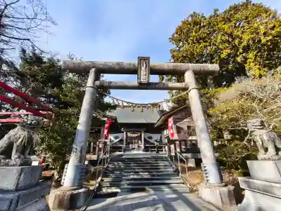 鳥屋神社の{uncategorized: "未分類", other: "その他", undefined: "問題あり", building: "その他建物", grave: "お墓", sacred_gate: "鳥居", guardian: "狛犬", statue: "像", buddha: "仏像", history: "歴史", nature: "自然", garden: "庭園", animal: "動物", pagoda: "塔", temizu: "手水舎", mountain_gate: "山門・神門", sanctuary: "本殿・本堂", subordinate: "末社・摂社", art: "芸術", scenery: "景色", jizo: "地蔵", ema: "絵馬", goshuin: "御朱印", omikuji: "おみくじ", items: "授与品その他", amulet: "お守り", goshuincho: "御朱印帳", eats: "食事", festival: "お祭り", votive_dance: "神楽", shichigosan: "七五三参", wedding: "結婚式", experience: "体験その他", initially: "初詣", around: "周辺", anti_infection: "感染症対策"}