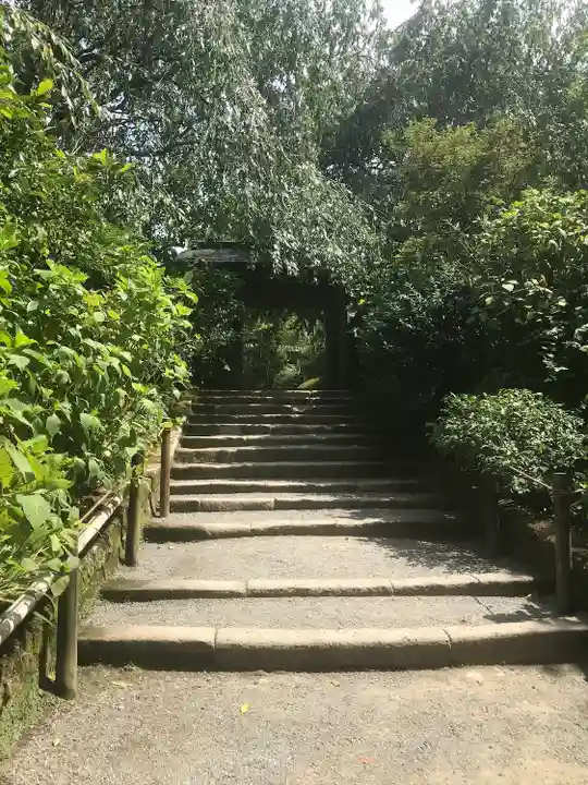 明月院の山門・神門