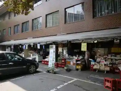 豊川稲荷東京別院の周辺