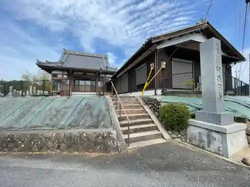 阿弥陀寺の{uncategorized: "未分類", other: "その他", undefined: "問題あり", building: "その他建物", grave: "お墓", sacred_gate: "鳥居", guardian: "狛犬", statue: "像", buddha: "仏像", history: "歴史", nature: "自然", garden: "庭園", animal: "動物", pagoda: "塔", temizu: "手水舎", mountain_gate: "山門・神門", sanctuary: "本殿・本堂", subordinate: "末社・摂社", art: "芸術", scenery: "景色", jizo: "地蔵", ema: "絵馬", goshuin: "御朱印", omikuji: "おみくじ", items: "授与品その他", amulet: "お守り", goshuincho: "御朱印帳", eats: "食事", festival: "お祭り", votive_dance: "神楽", shichigosan: "七五三参", wedding: "結婚式", experience: "体験その他", initially: "初詣", around: "周辺", anti_infection: "感染症対策"}