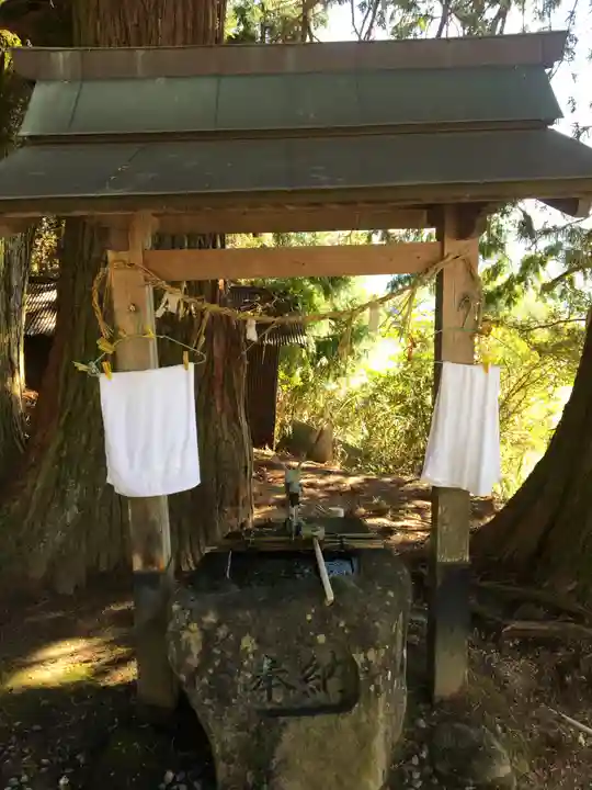 十八神社の手水舎