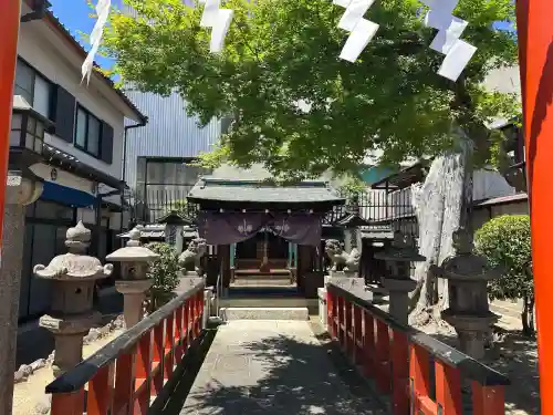 朱雀松尾總神社（松尾大社朱雀御旅所）の{uncategorized: "未分類", other: "その他", undefined: "問題あり", building: "その他建物", grave: "お墓", sacred_gate: "鳥居", guardian: "狛犬", statue: "像", buddha: "仏像", history: "歴史", nature: "自然", garden: "庭園", animal: "動物", pagoda: "塔", temizu: "手水舎", mountain_gate: "山門・神門", sanctuary: "本殿・本堂", subordinate: "末社・摂社", art: "芸術", scenery: "景色", jizo: "地蔵", ema: "絵馬", goshuin: "御朱印", omikuji: "おみくじ", items: "授与品その他", amulet: "お守り", goshuincho: "御朱印帳", eats: "食事", festival: "お祭り", votive_dance: "神楽", shichigosan: "七五三参", wedding: "結婚式", experience: "体験その他", initially: "初詣", around: "周辺", anti_infection: "感染症対策"}