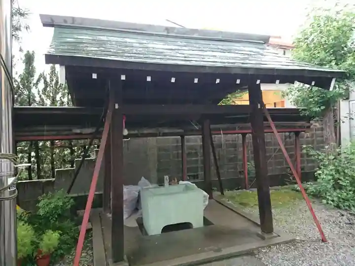 神明神社の手水舎