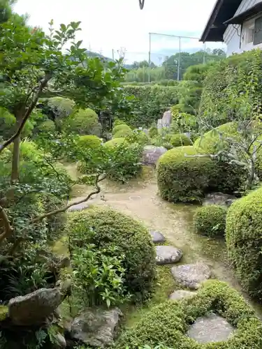 穴太寺の庭園