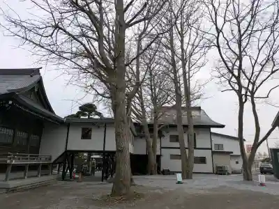 湯倉神社の{uncategorized: "未分類", other: "その他", undefined: "問題あり", building: "その他建物", grave: "お墓", sacred_gate: "鳥居", guardian: "狛犬", statue: "像", buddha: "仏像", history: "歴史", nature: "自然", garden: "庭園", animal: "動物", pagoda: "塔", temizu: "手水舎", mountain_gate: "山門・神門", sanctuary: "本殿・本堂", subordinate: "末社・摂社", art: "芸術", scenery: "景色", jizo: "地蔵", ema: "絵馬", goshuin: "御朱印", omikuji: "おみくじ", items: "授与品その他", amulet: "お守り", goshuincho: "御朱印帳", eats: "食事", festival: "お祭り", votive_dance: "神楽", shichigosan: "七五三参", wedding: "結婚式", experience: "体験その他", initially: "初詣", around: "周辺", anti_infection: "感染症対策"}