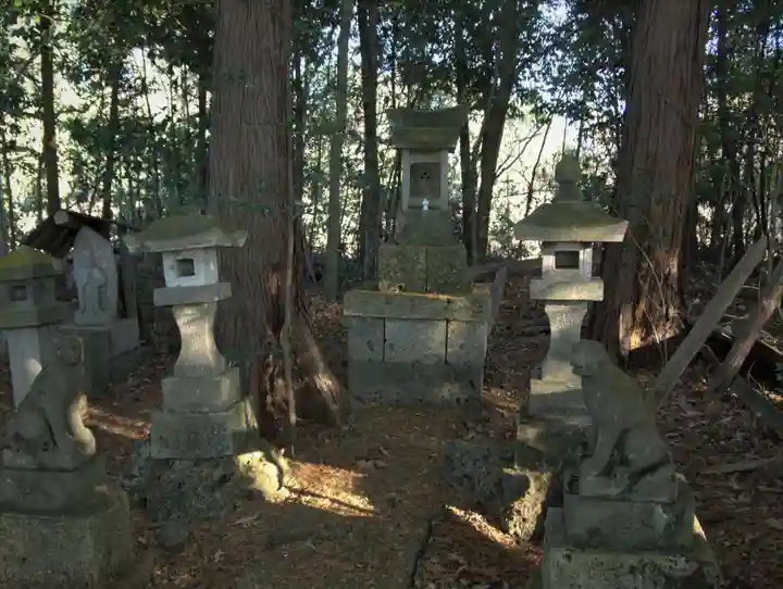 稲荷神社 仁王尊の末社・摂社