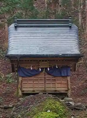 雄山神社中宮祈願殿の末社・摂社
