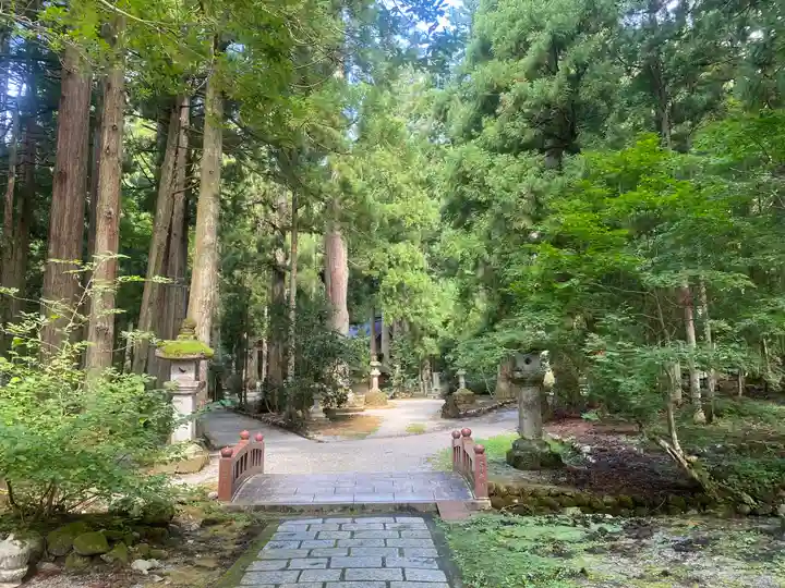 雄山神社中宮祈願殿(富山県)