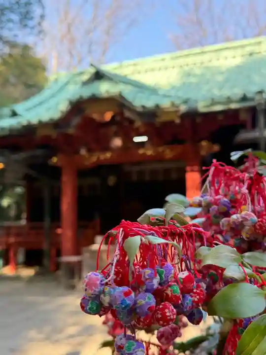 赤坂氷川神社の{uncategorized: "未分類", other: "その他", undefined: "問題あり", building: "その他建物", grave: "お墓", sacred_gate: "鳥居", guardian: "狛犬", statue: "像", buddha: "仏像", history: "歴史", nature: "自然", garden: "庭園", animal: "動物", pagoda: "塔", temizu: "手水舎", mountain_gate: "山門・神門", sanctuary: "本殿・本堂", subordinate: "末社・摂社", art: "芸術", scenery: "景色", jizo: "地蔵", ema: "絵馬", goshuin: "御朱印", omikuji: "おみくじ", items: "授与品その他", amulet: "お守り", goshuincho: "御朱印帳", eats: "食事", festival: "お祭り", votive_dance: "神楽", shichigosan: "七五三参", wedding: "結婚式", experience: "体験その他", initially: "初詣", around: "周辺", anti_infection: "感染症対策"}