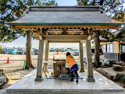 森戸大明神（森戸神社）の手水舎
