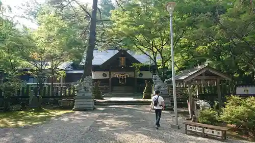 春日山神社の本殿