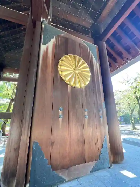 靖國神社の{uncategorized: "未分類", other: "その他", undefined: "問題あり", building: "その他建物", grave: "お墓", sacred_gate: "鳥居", guardian: "狛犬", statue: "像", buddha: "仏像", history: "歴史", nature: "自然", garden: "庭園", animal: "動物", pagoda: "塔", temizu: "手水舎", mountain_gate: "山門・神門", sanctuary: "本殿・本堂", subordinate: "末社・摂社", art: "芸術", scenery: "景色", jizo: "地蔵", ema: "絵馬", goshuin: "御朱印", omikuji: "おみくじ", items: "授与品その他", amulet: "お守り", goshuincho: "御朱印帳", eats: "食事", festival: "お祭り", votive_dance: "神楽", shichigosan: "七五三参", wedding: "結婚式", experience: "体験その他", initially: "初詣", around: "周辺", anti_infection: "感染症対策"}