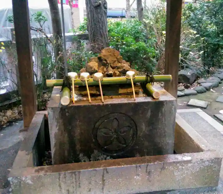 太田姫稲荷神社の手水舎