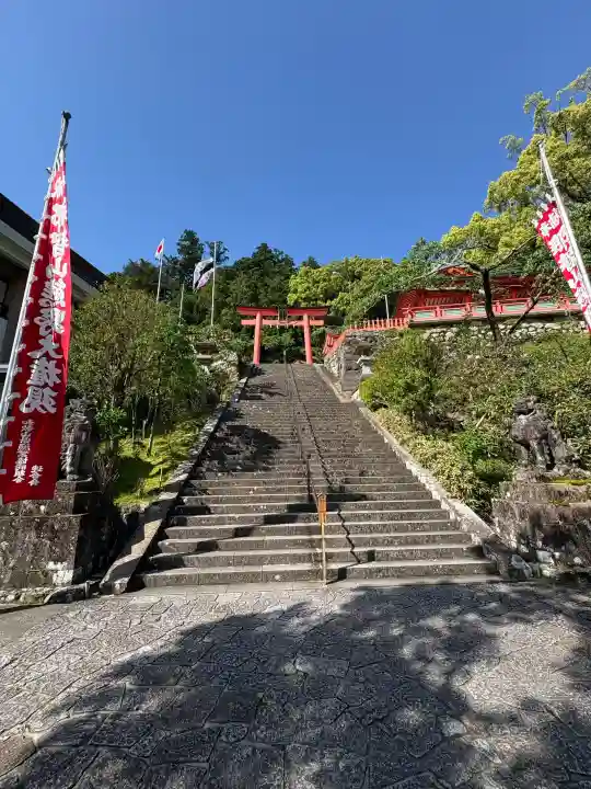 熊野那智大社の{uncategorized: "未分類", other: "その他", undefined: "問題あり", building: "その他建物", grave: "お墓", sacred_gate: "鳥居", guardian: "狛犬", statue: "像", buddha: "仏像", history: "歴史", nature: "自然", garden: "庭園", animal: "動物", pagoda: "塔", temizu: "手水舎", mountain_gate: "山門・神門", sanctuary: "本殿・本堂", subordinate: "末社・摂社", art: "芸術", scenery: "景色", jizo: "地蔵", ema: "絵馬", goshuin: "御朱印", omikuji: "おみくじ", items: "授与品その他", amulet: "お守り", goshuincho: "御朱印帳", eats: "食事", festival: "お祭り", votive_dance: "神楽", shichigosan: "七五三参", wedding: "結婚式", experience: "体験その他", initially: "初詣", around: "周辺", anti_infection: "感染症対策"}
