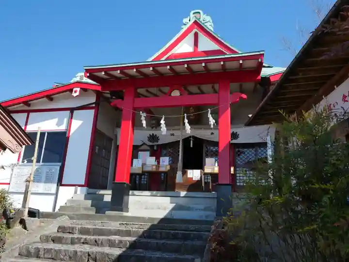 差出磯大嶽山神社 仕事と健康と厄よけの神さまの本殿・本堂