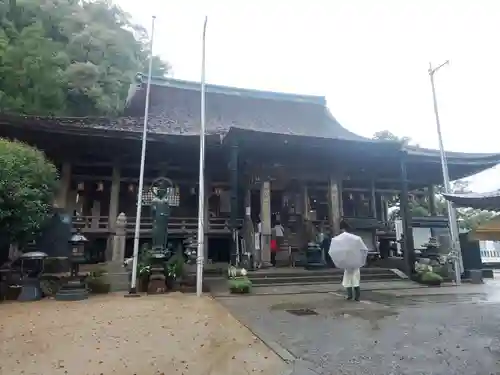 青岸渡寺の本殿・本堂