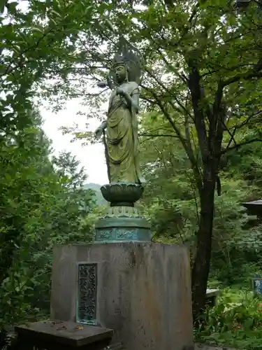 水潜寺の像